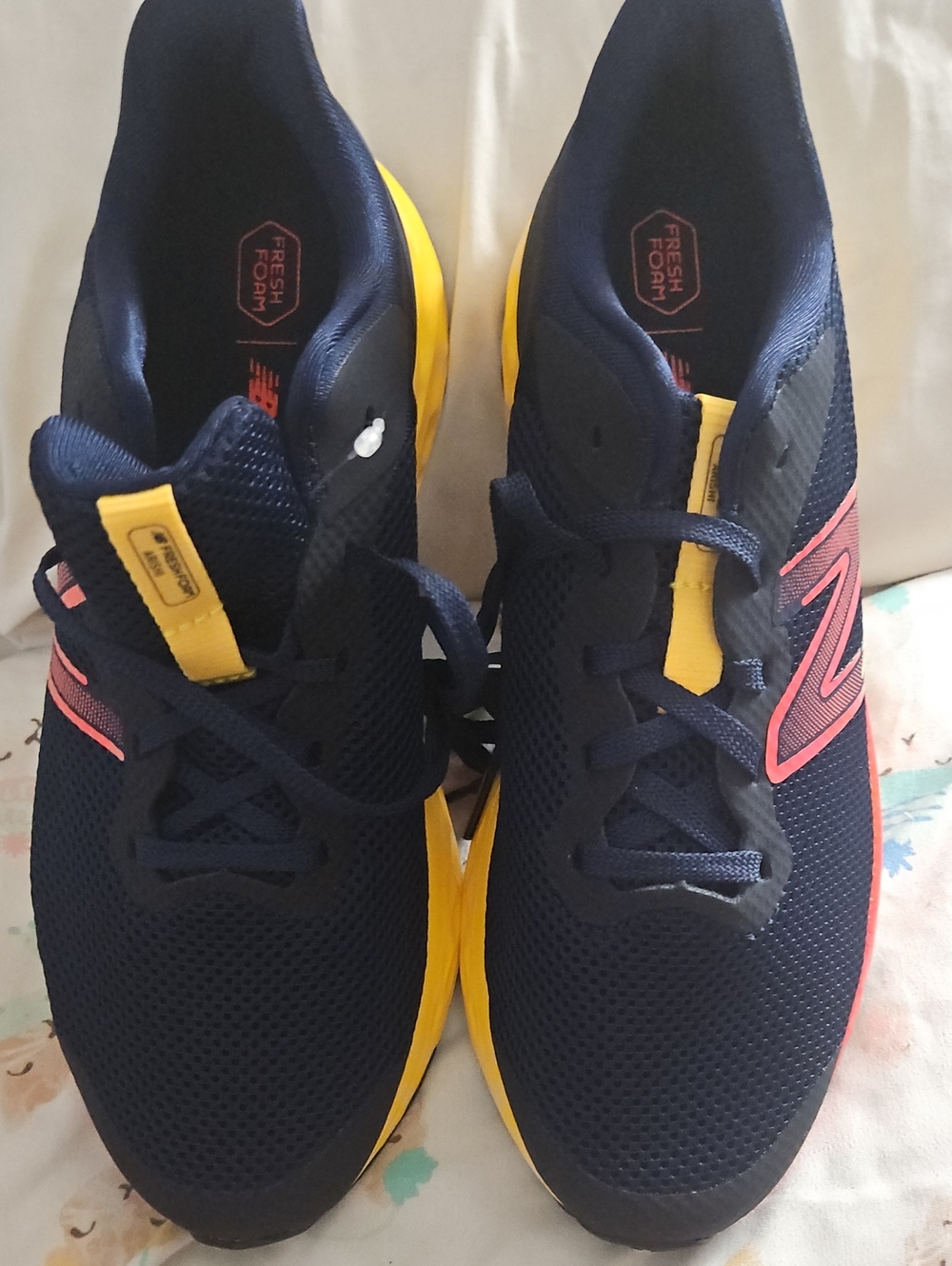 Boys New BALANCE Fresh Foam ARISHI V4. These Shoes are Brand New Without The Tag